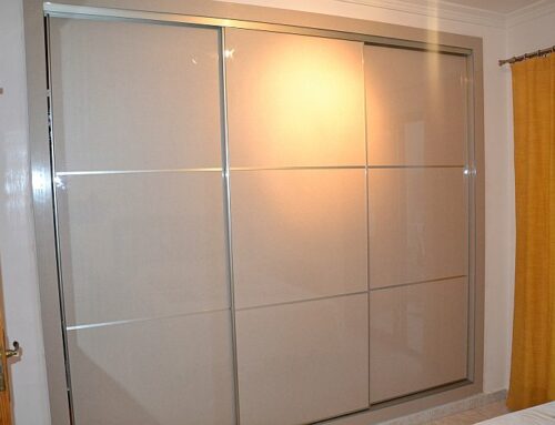 WARDROBE WITH 3 SLIDING DOORS