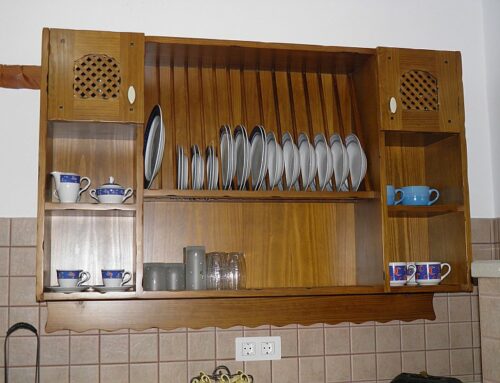 TRADITIONAL KITCHEN CABINET